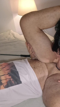 Orta yaşlı seksi kadın Chloe boşalana kadar takma yarakla kocasının götünü sikiyor. Amateur Pegging