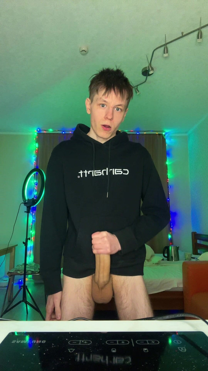 Morflot24: Подивіться, скільки сперми цей голодний красунчик може розбризкати