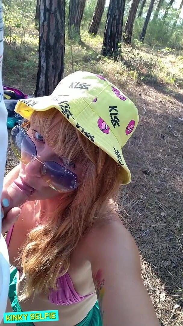 Sasha Bikeyeva: Збочене селфі - швидкий трах у лісі. Мінет, лизання дупи, раком, сперма на обличчя. Секс на природі