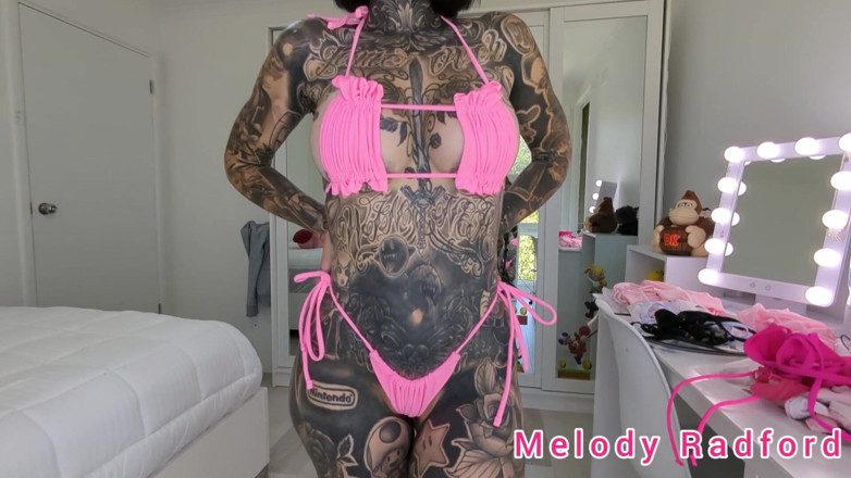 Melody Radford: Büyük memeli pembe boğuk mikro bikini denemesi melody radford