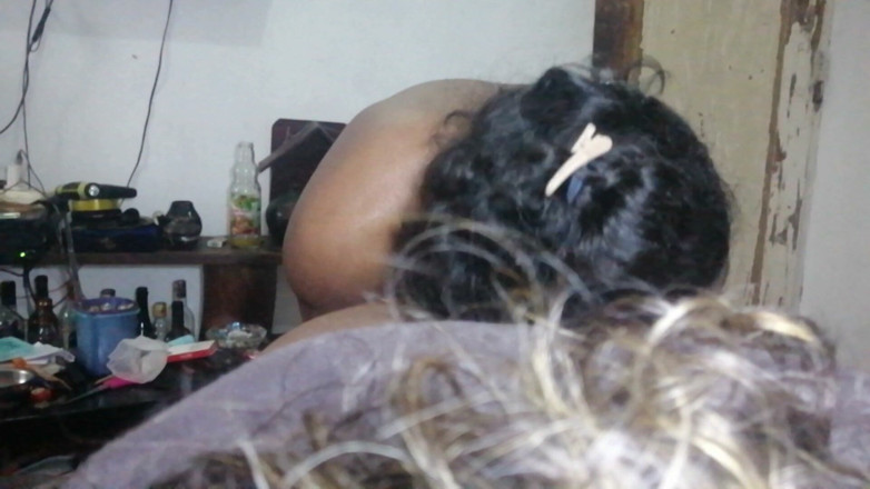 Tina Baby: Stiefzoon Desi stiefmoeder betrapt tijdens sekssessie met haar vriendje