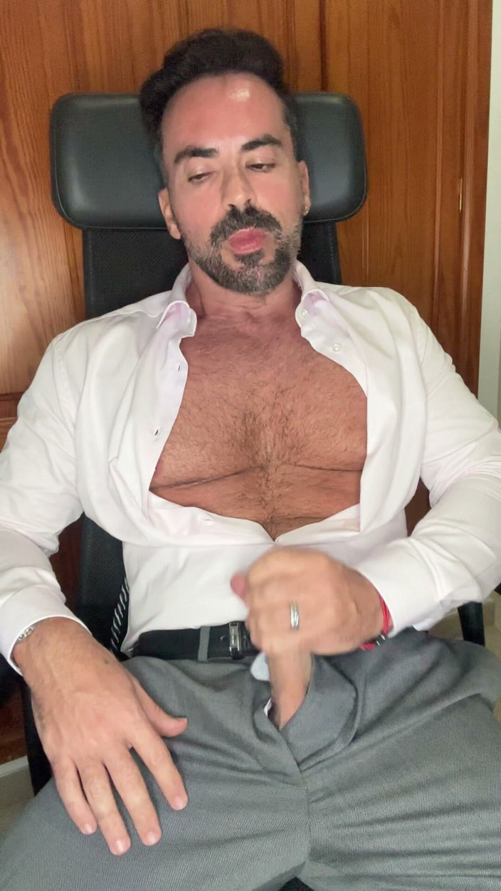 MaelHunter: I Masturbate at Home While Wearing a Suit, Right After...