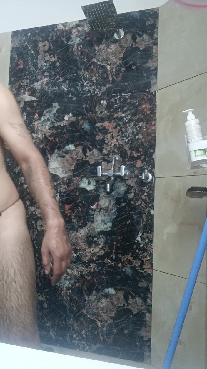 Rajasthani-old-lover: Indian desi Man sex și spectacol la duș și masterbation