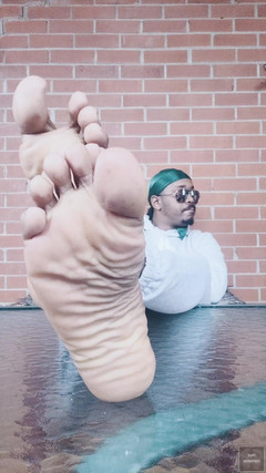 Soft Soleman: Espongono i miei piedi e li tocco