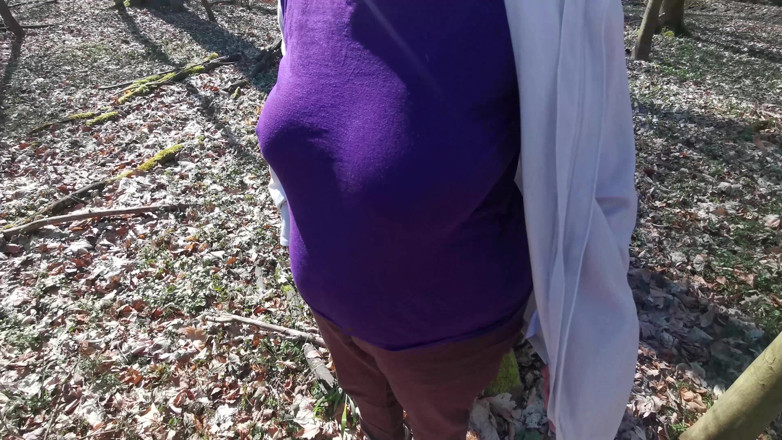 Bouncy Tits Action: 脱光我想要惩罚你的奶子