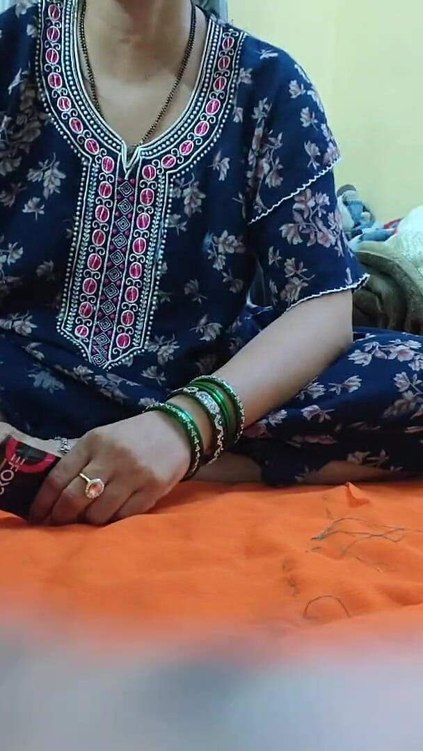 Sexy baby girl: Bhabhi ko mc mai hi condom laga kar choda