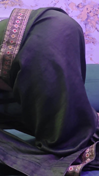 Sonia Bhabhi onanerar tills hon cum på dildo