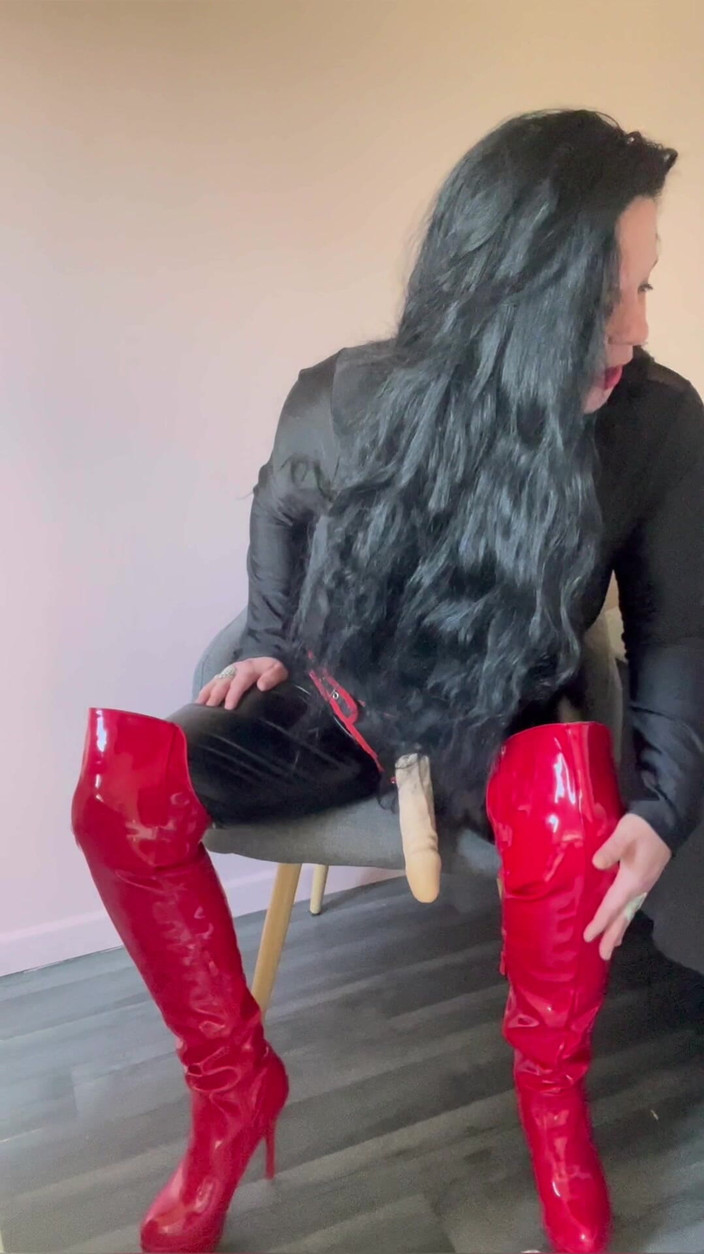 Maitresse Clara: 洗脳してるんだ