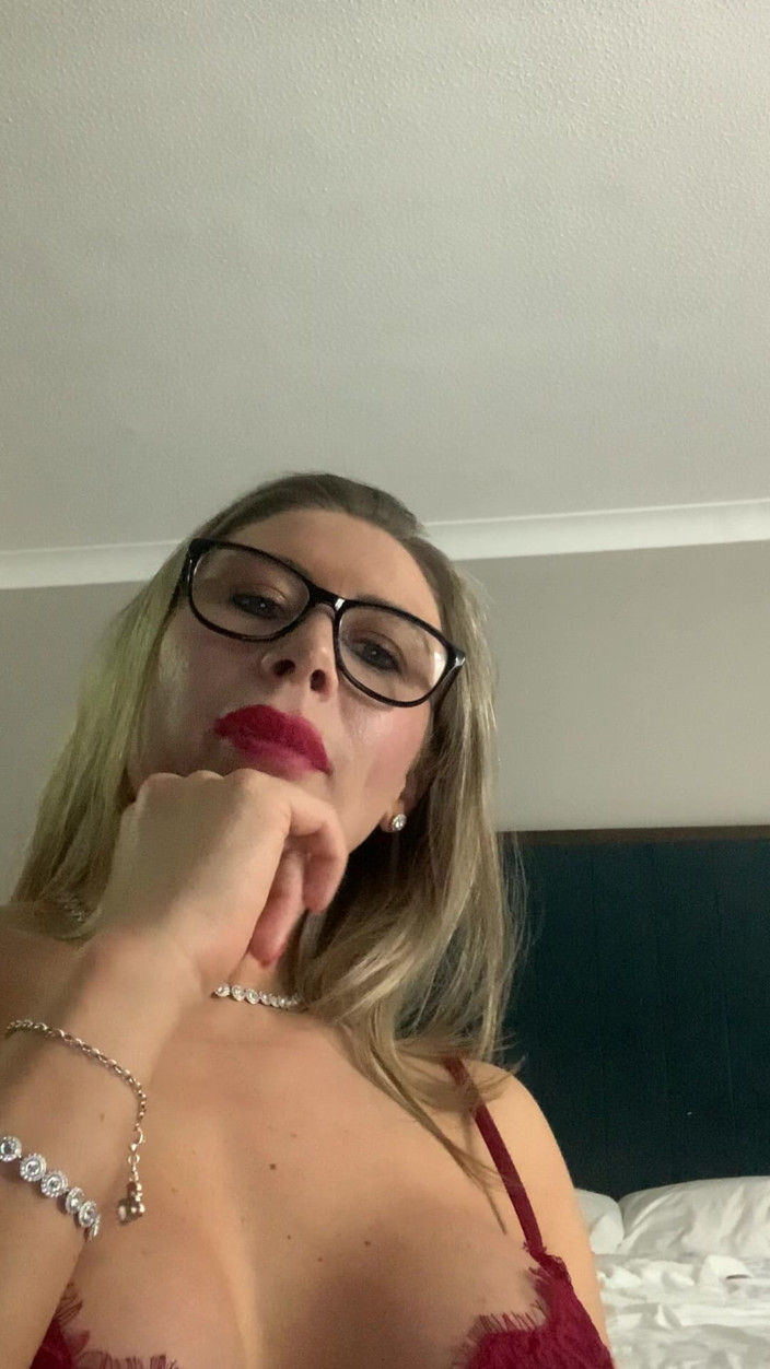 CALLIE ROKS: My Foot Worship Slave Chasitity