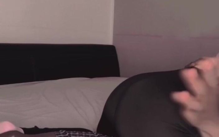 Rozebell: Drobná sexy asijská francouzská služka Ladyboy Rozebell je tvrdě ošukána...