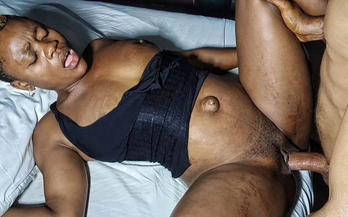 Bangweather: Ebony Taking It Deep