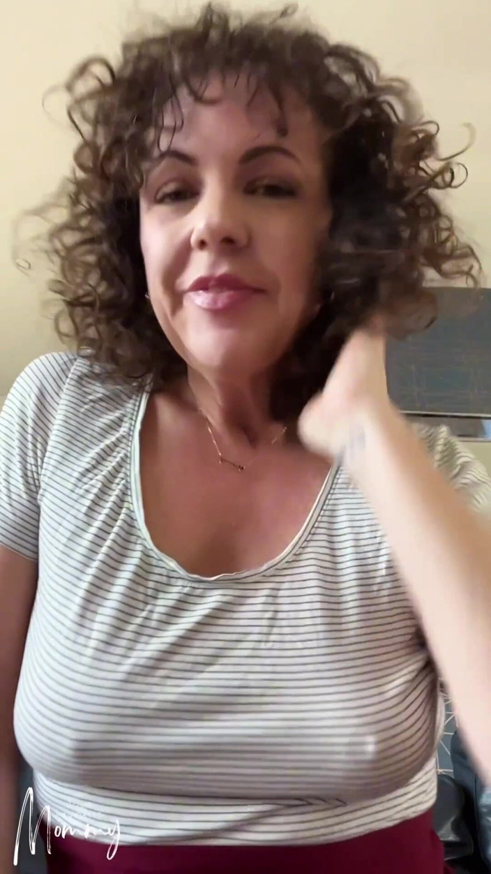 YourFavoriteMommy: Seu vizinho se torna sua madrasta