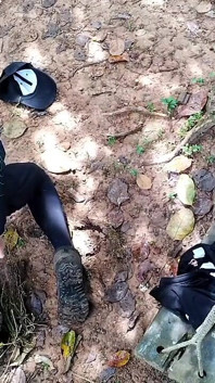 Cowok gay muncrat di pantatnya sampai banjir
