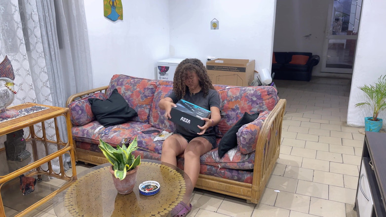 SugarPose: Aksi Sulap Pertama Jasmine