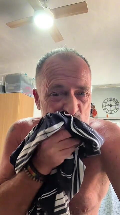 Daddybearvlc: Wajah beruang dicrot sperma hangat
