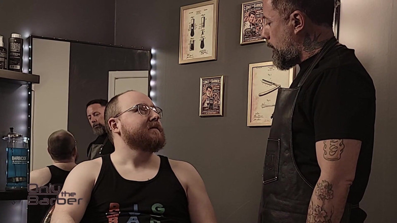 Wallace Accelron: Dirty Barber Gives Bear More Than Just a Haircut!