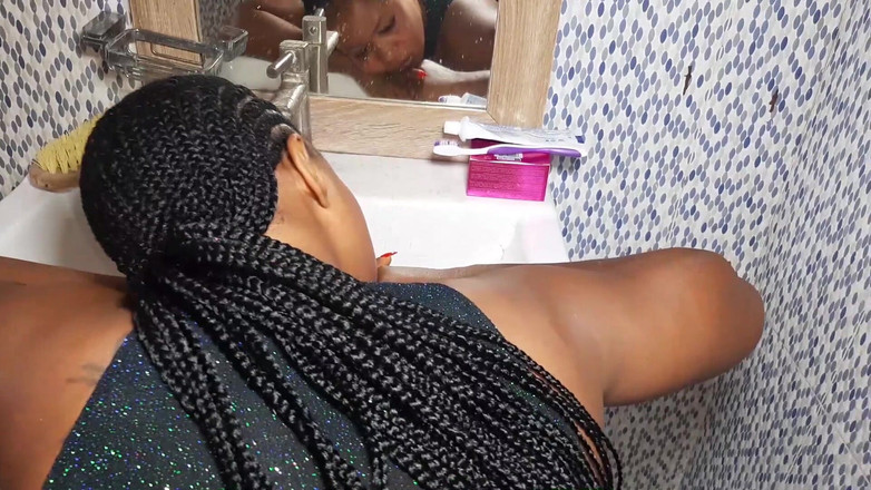 Krissyjoh: Sindy si è divertiti con Krissyjoh nel bagno