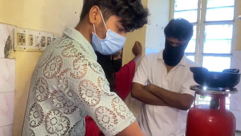 Mrgood: Bhabhi Ấn Độ hứng tình bị đụ mạnh bởi người bạn của chồng