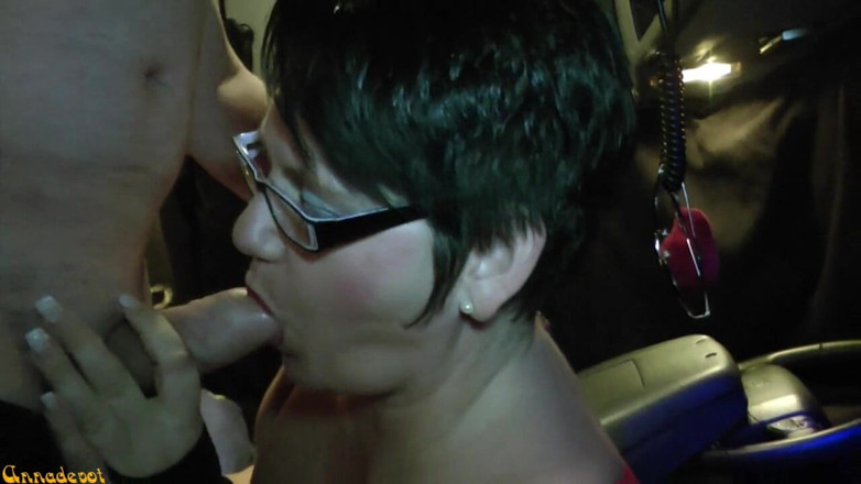 Anna Devot: Trucker - sex in the truck