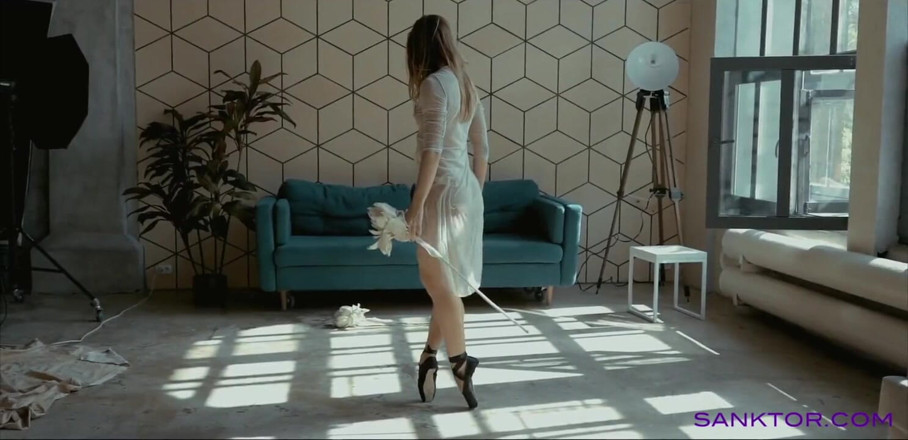 SANKTOR: Çıplak bale dansçısı. Sanat erotik videosu.