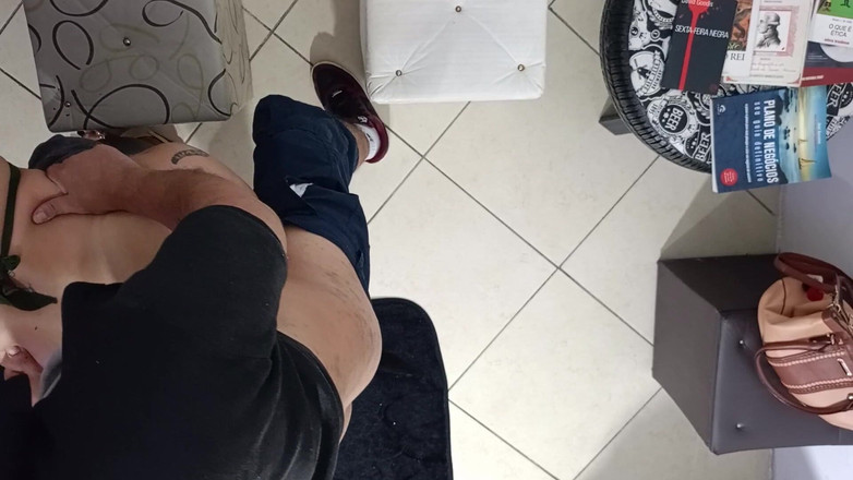 Victor SweetCoupleStories: Sexe inattendu dans la salle d’attente avec un inconnu.