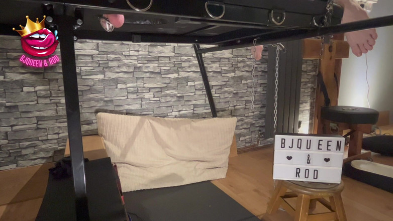 BJQueen and Rod: Sottomessa di castità negata sul tavolo di mungitura
