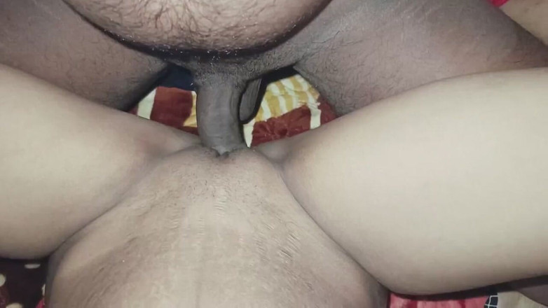 Your nisha bhabhi: 집에 아무도 없었기 때문에 마누라는 보지를 보여주고 많이 따먹었어