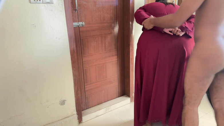 Aria Mia: Šukám svoji nevlastní sestru s velkým zadkem, když moji rodiče...