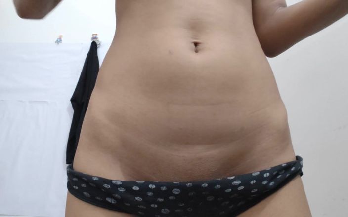 desigirl93: Hintli desi kız evde amını parmaklıyor