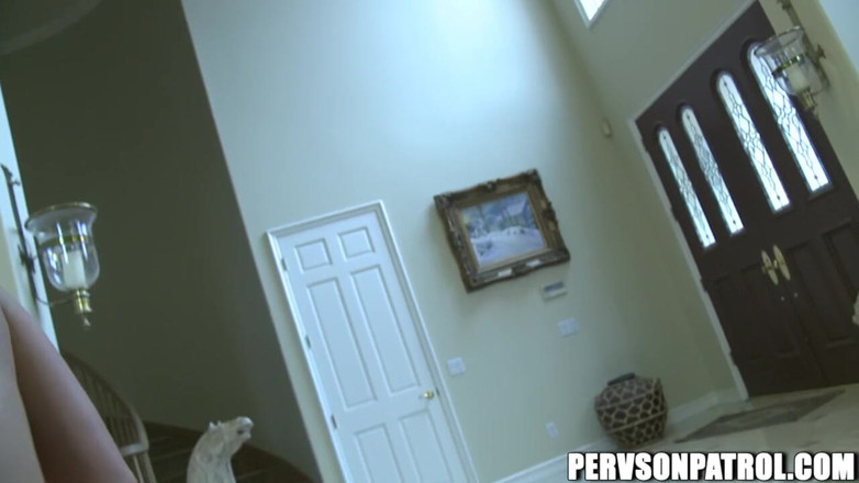 Pervs on Patrol: Perversi pe patrula - blonda milf Skylar Price este o ciudat!