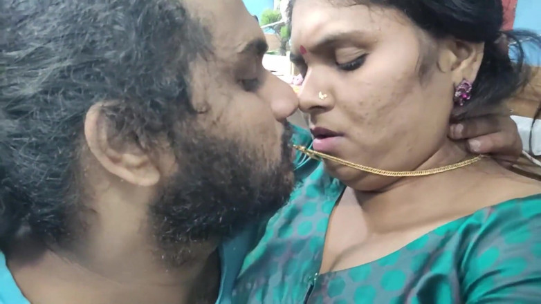 Vaigavarun45: Mallu empregada e chefe quente romance em cozinha e foda...