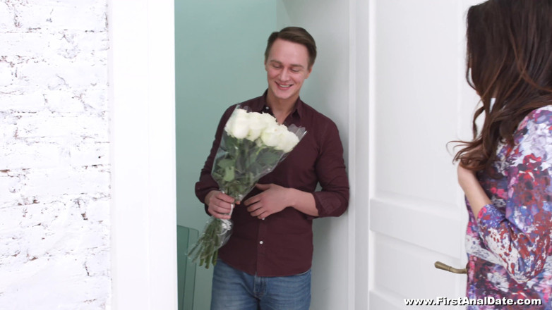 Teens Analyzed: Sexy brünette squirtet und wird gefickt