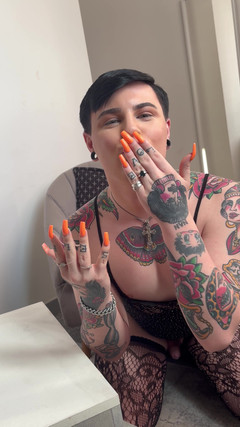mothplayboy: Femboy se corre en medias