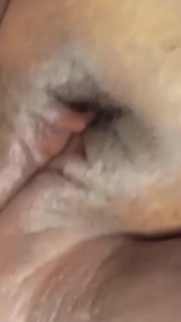 剃りたての秘部を見せて