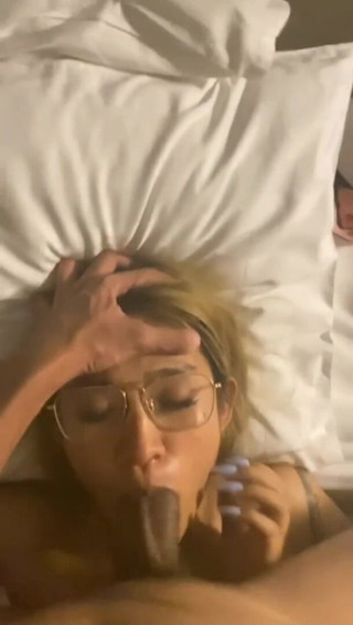 Delia Sugar: Creampie sporco dopo una scatenata serata di festa