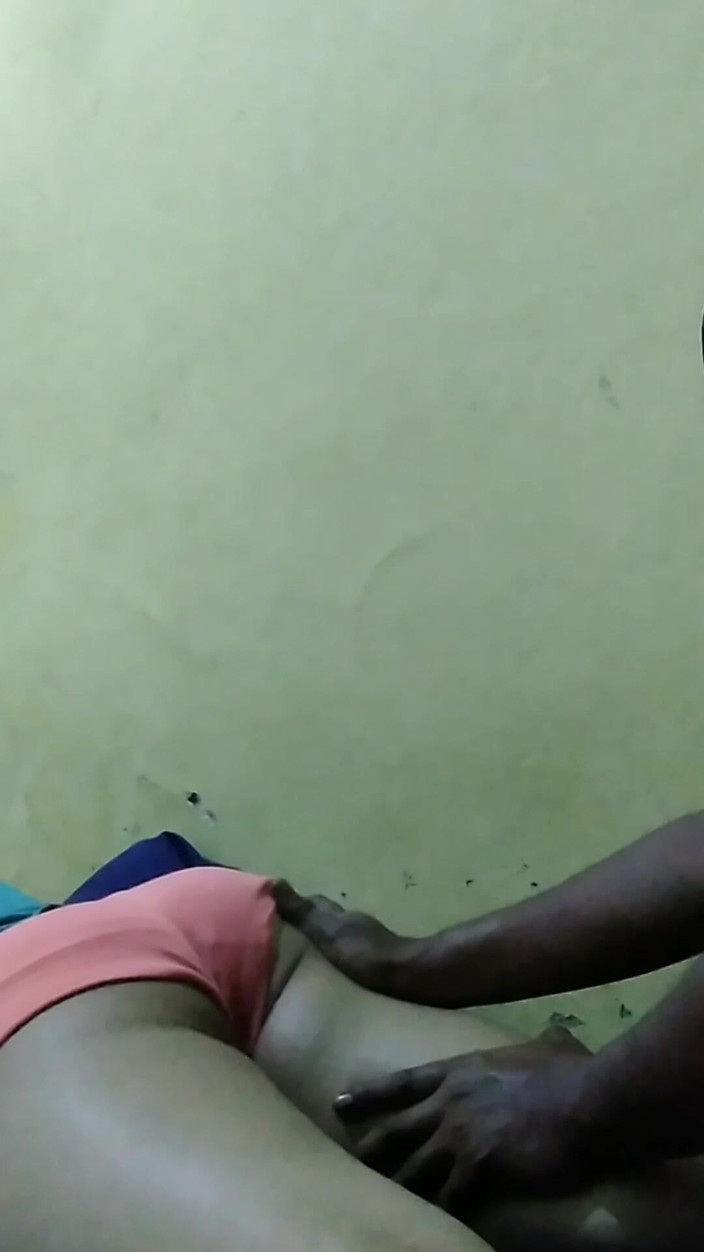 Angelina Pop: Masseuse krijgt mooie en sexy vrouwelijke klanten