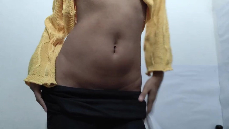 desigirl93: Vacker indisk desi college flicka visar hennes bröst