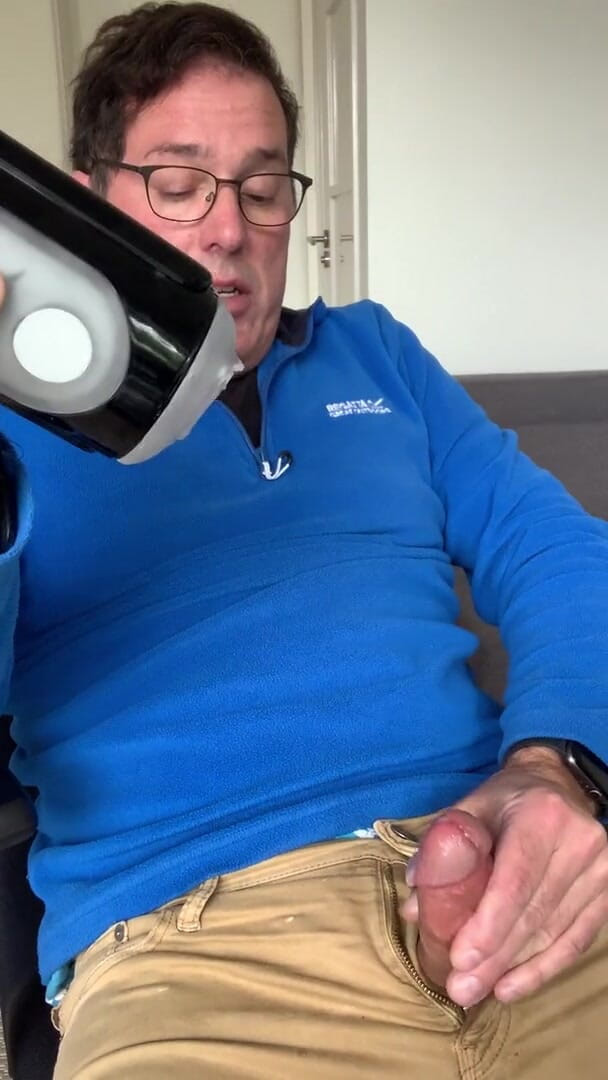 TJenner: Provando il mio nuovo fliphole a tenga