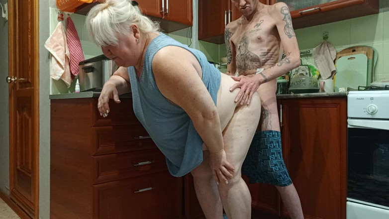 Zona901: Výprask velký zadek mé macechy ošukaný do pusy, kundička a...