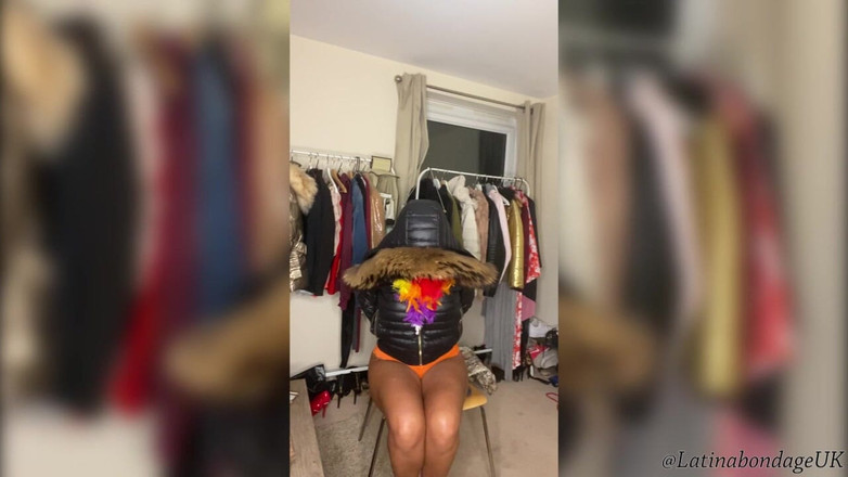 Latina Fetish: Latina in Fur &amp; Parkas (teil 2) (kleinere Größe)