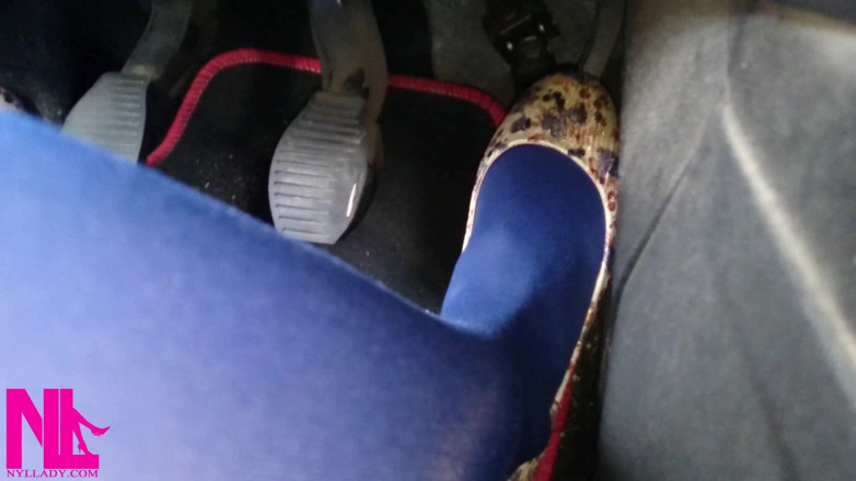 Nyllady: Memandu cepat di flat ballet berbunga