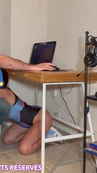 Babyfantasy83 - geek pieprzy mnie na swoim biurku i zakrywa moją twarz w spermie