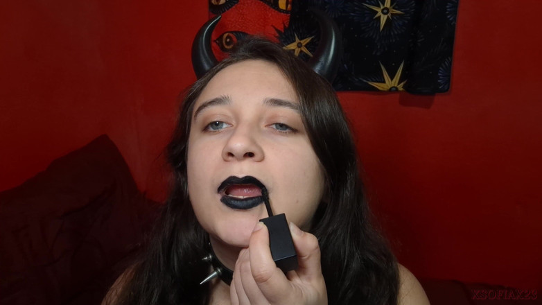 Sofia Nightshade: Černá rtěnka make-up