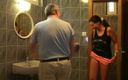 Lovekino: Dacada在浴室里被丑陋的胖男人干