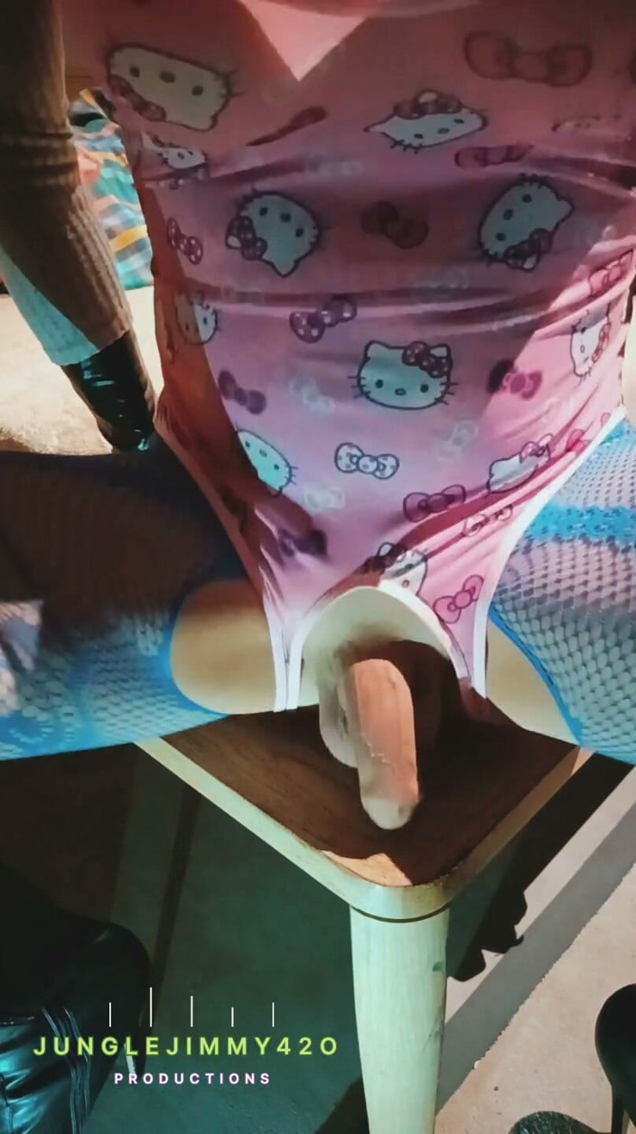 El Cheffe: Hello kitty lagi asik seks anal pakai dildo