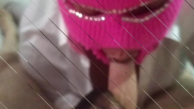 Sexsicouple: Nadržená prsatá vdaná MILFka si užívá mačkání ptáka, dokud nedostane...