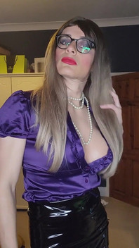 我需要在我的办公室看到你，现在...