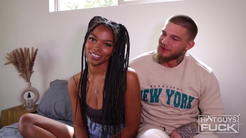 Hot Guys Fuck: Ahhh! Genç sarışın kız bırakmayacağı bir yarak buldu!