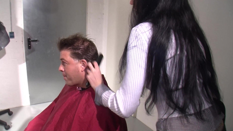 Retro German Muttis: Sexy Hairdresser Fucks with Client