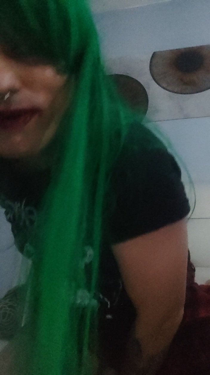 Alicia Moonkalation: Německý punk Shemale dává sólo orgasm